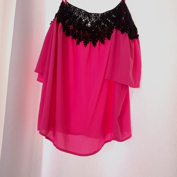 Fuschia and black lace blouse - Picture 3 of 4